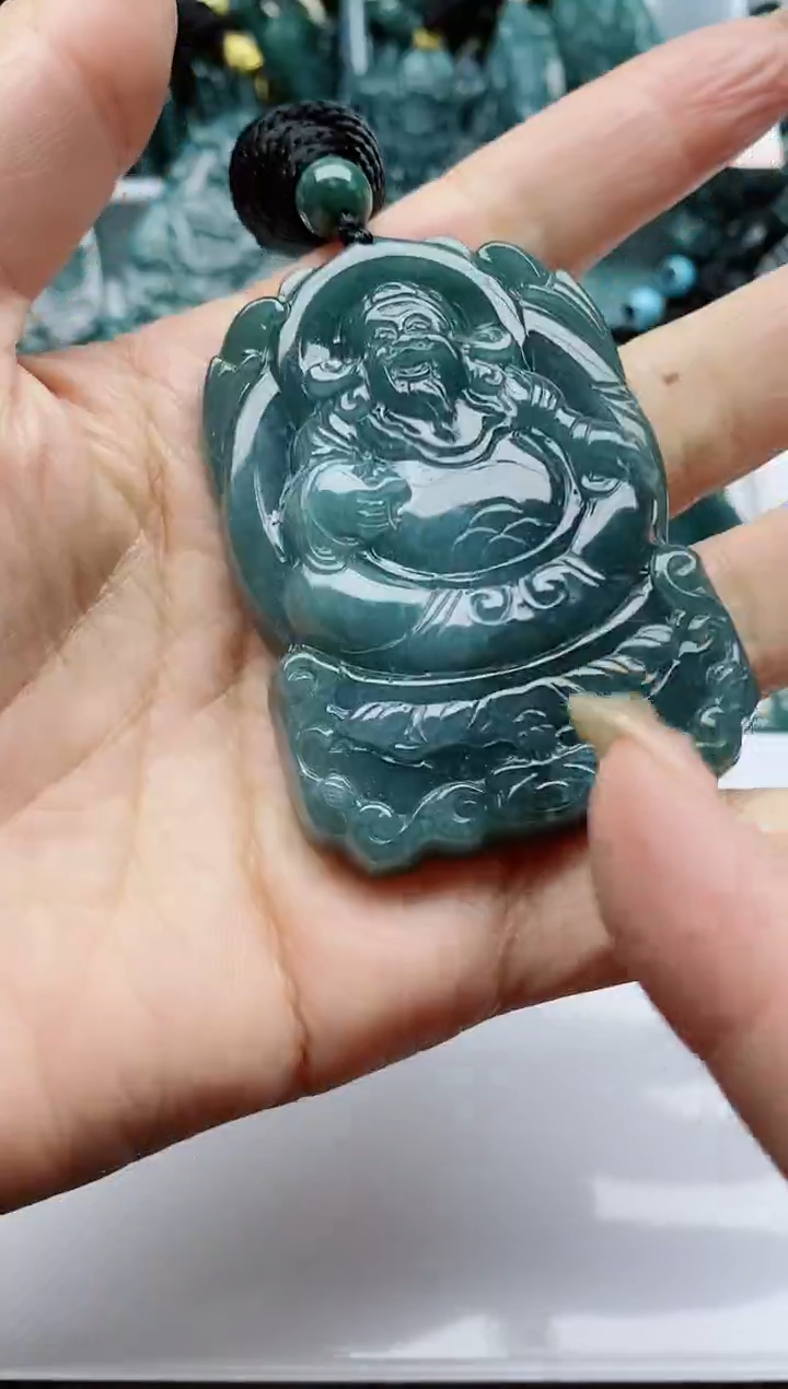 颈饰未镶嵌翡翠         
