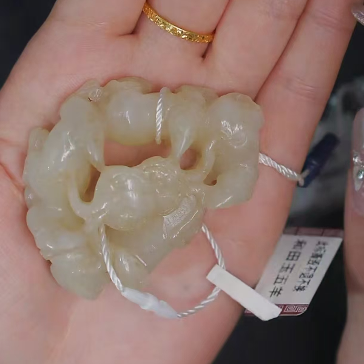 明代和田玉五福临门玉羊把件