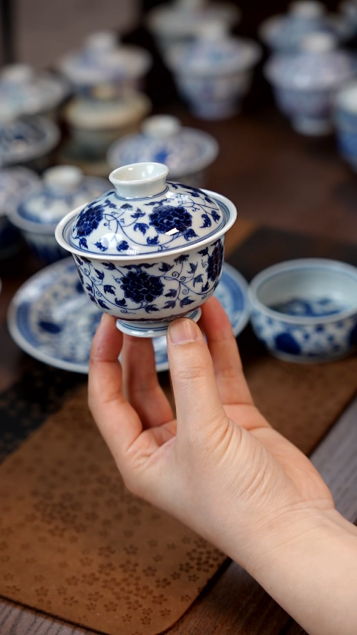 【闪购商品】130缠枝花卉盖碗1111111