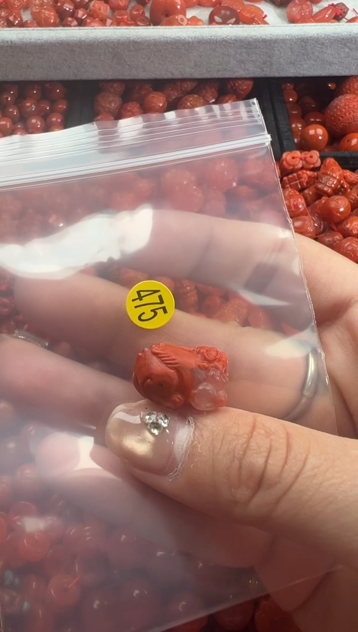 南红玛瑙未镶嵌颈饰1