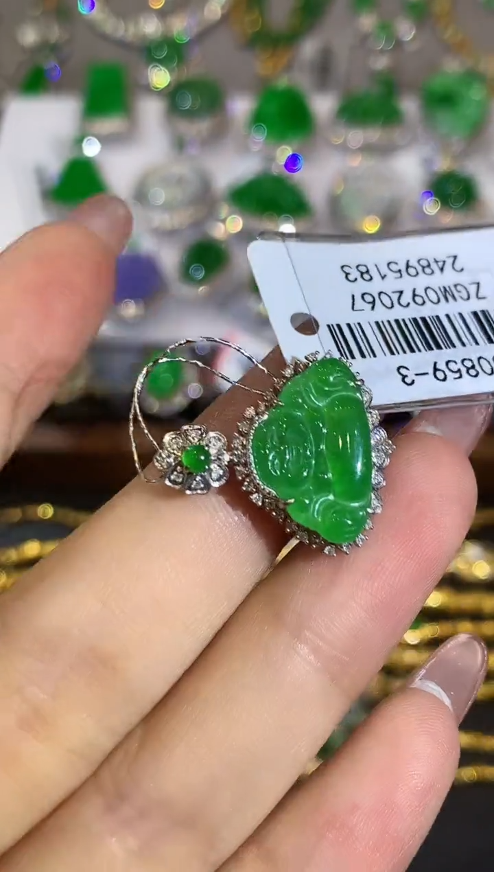 吊坠(不含链)18K金镶嵌翡翠SY0859多样性发其一
