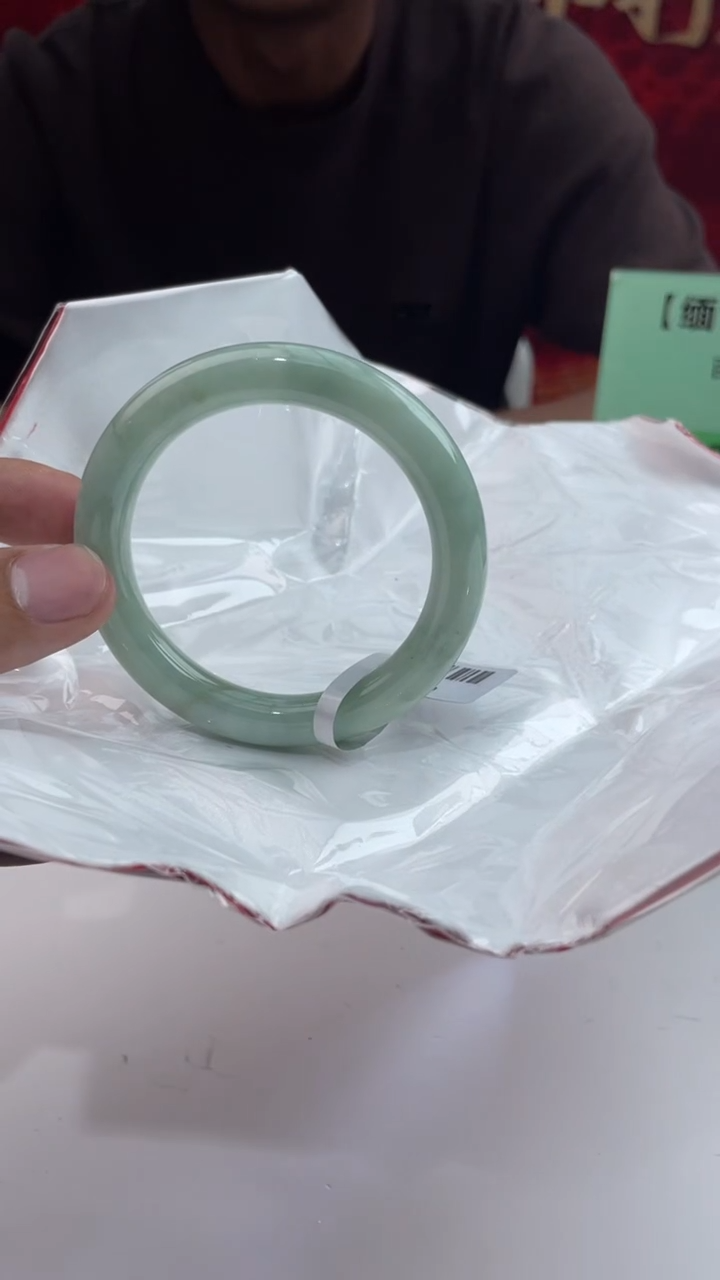 【闪购商品】翡翠手镯未镶嵌13翡翠手镯（微瑕）