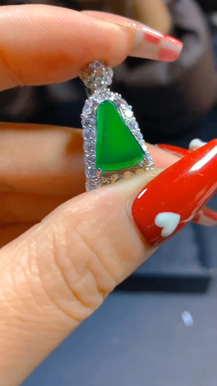 【闪购商品】翡翠吊坠(赠链)未镶嵌0615631067多样性发一