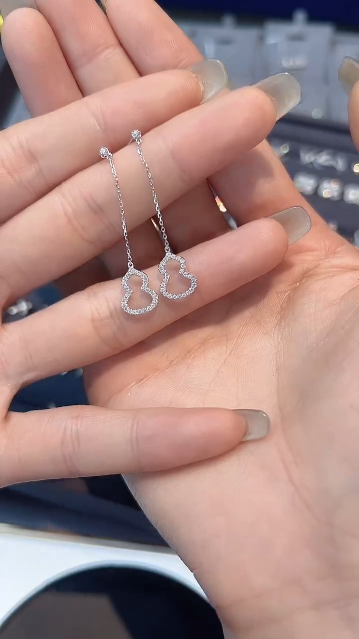 【闪购商品】钻石耳饰18K金镶嵌耳钉