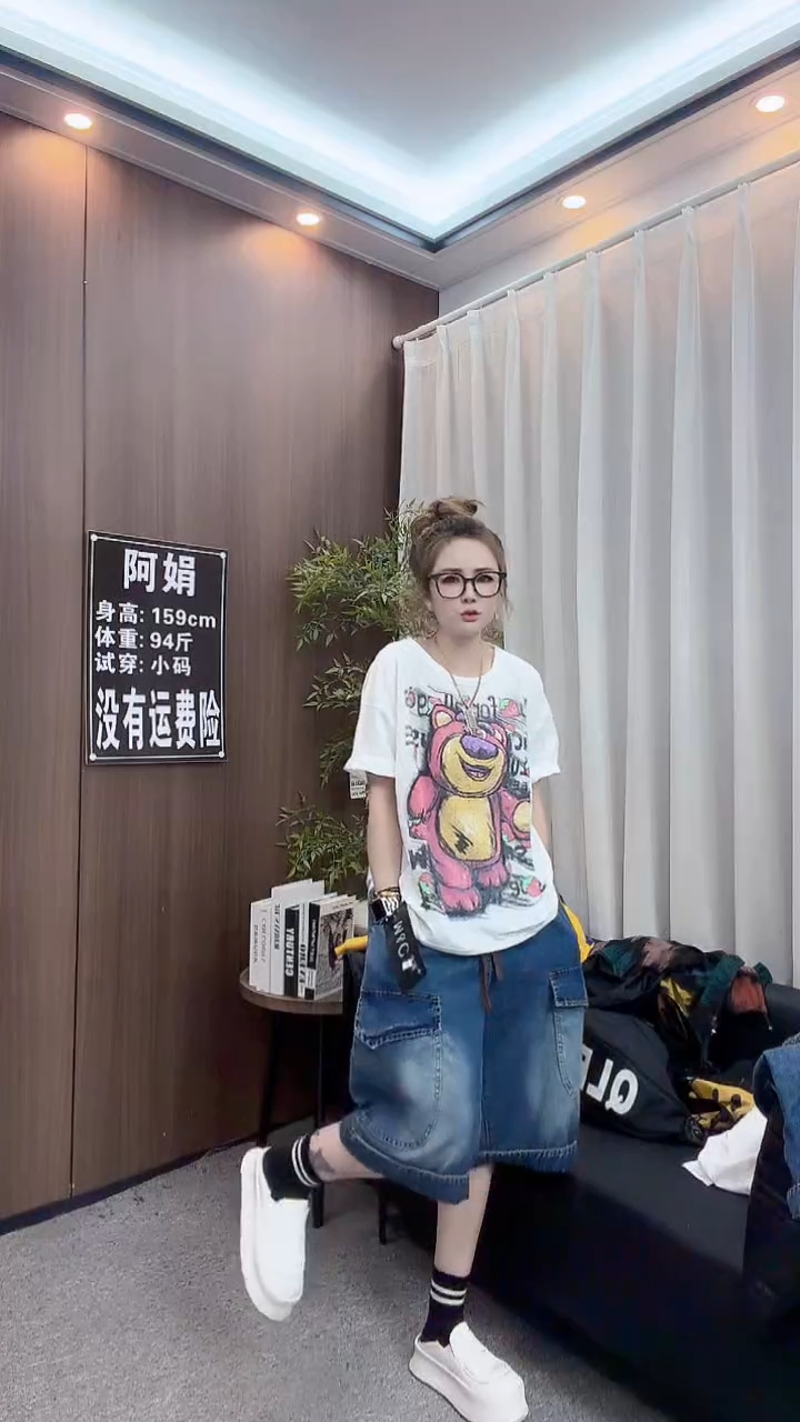 白色草莓熊短袖。。