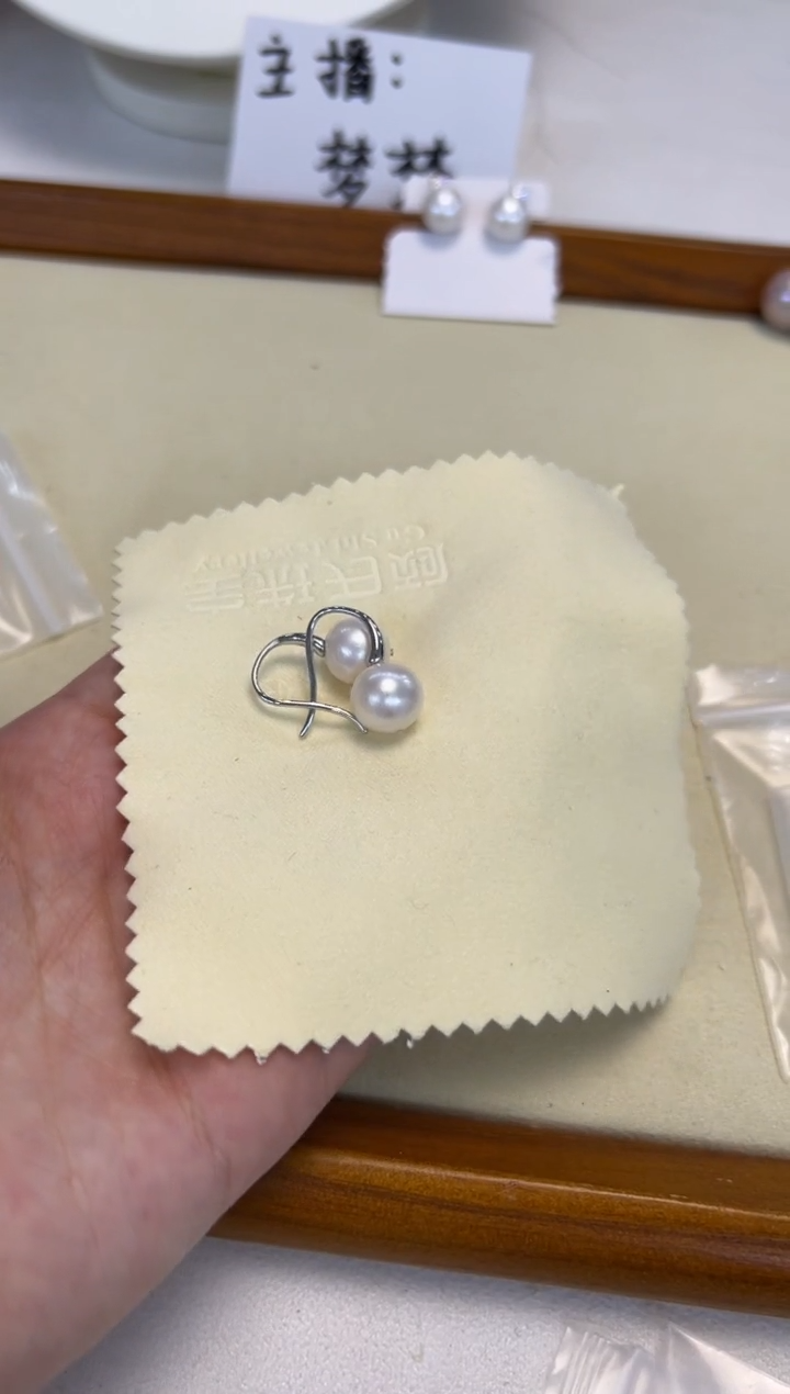 银S925镶嵌耳饰淡水珍珠9-10MM无核