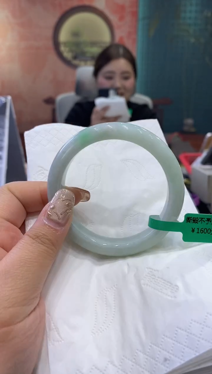 【闪购商品】翡翠手镯未镶嵌多人0012204