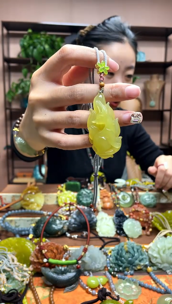 未镶嵌岫玉吊坠·