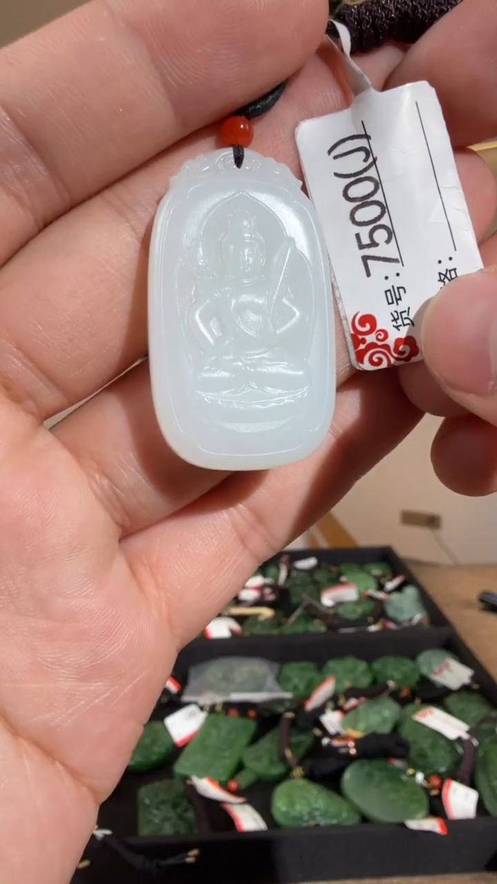 颈饰未镶嵌和田玉J牛虎