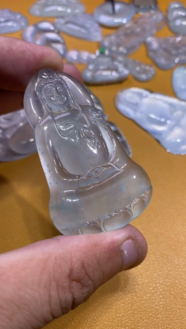 吊坠(不含链)18K金镶嵌翡翠观音60.2*35.3*5.9