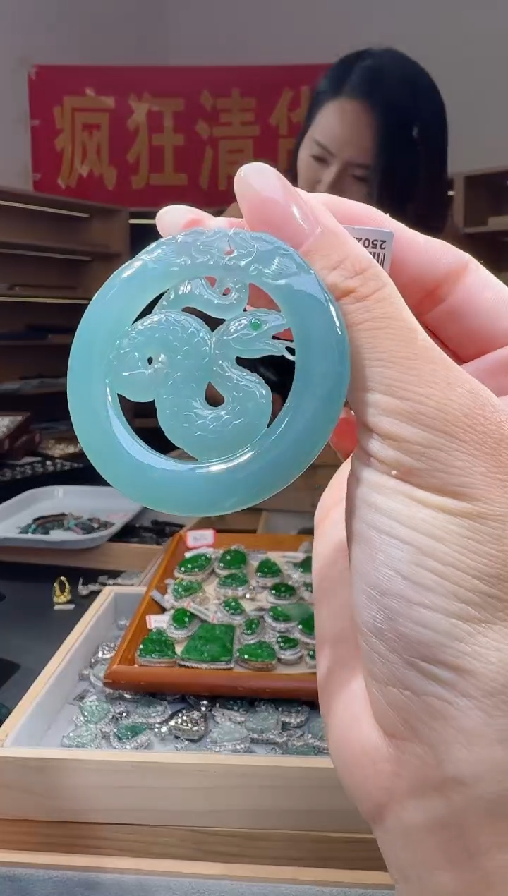 翡翠未镶嵌吊坠(不含链)蛇牌多样性发其一