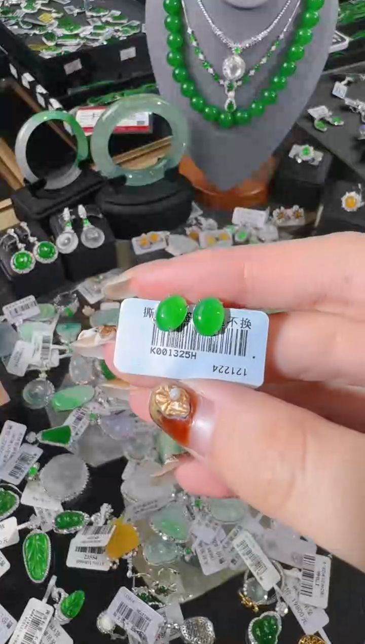 【闪购商品】翡翠耳饰18K金镶嵌蛋面