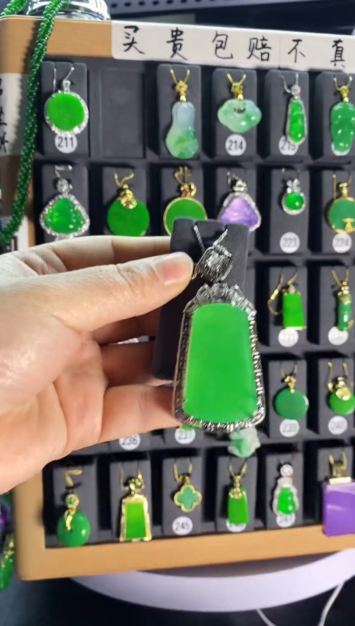 【闪购商品】翡翠耳饰银S925镶嵌212...