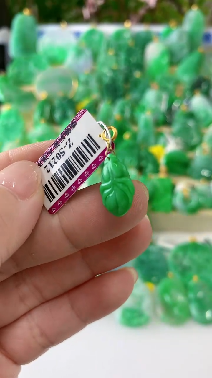 【闪购商品】翡翠吊坠(不含链)18K金镶嵌挂件