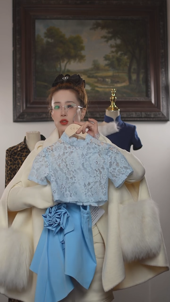 120码墨蓝色蕾丝短袖上衣+短裙艺桐轩儿童潮服