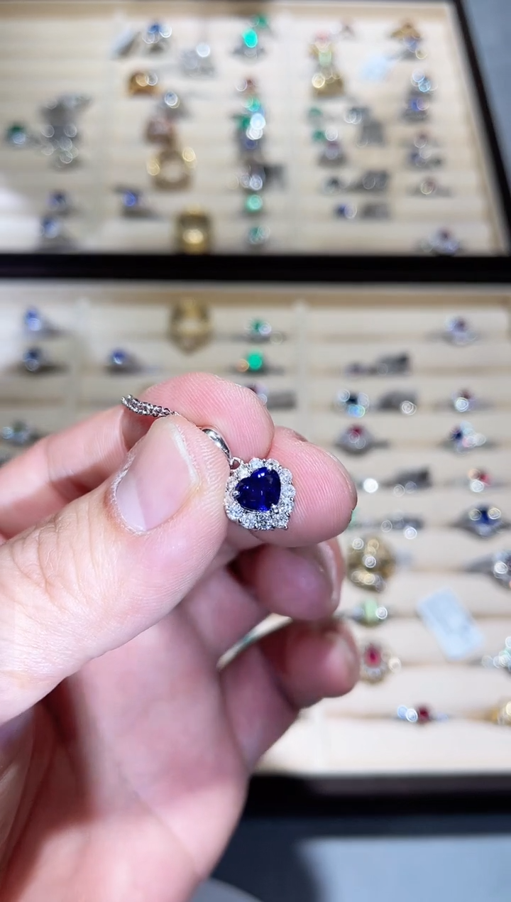 【闪购商品】蓝宝石戒指18K金镶嵌1.18ct