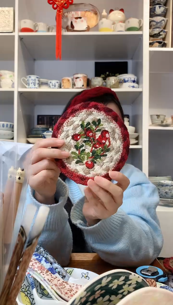 【闪购商品】耐热玻璃孟加拉纯手工编织杯垫红色小果