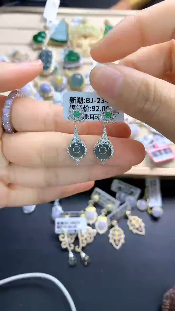 翡翠银S925镶嵌颈饰翡翠 银S925镶嵌 颈饰