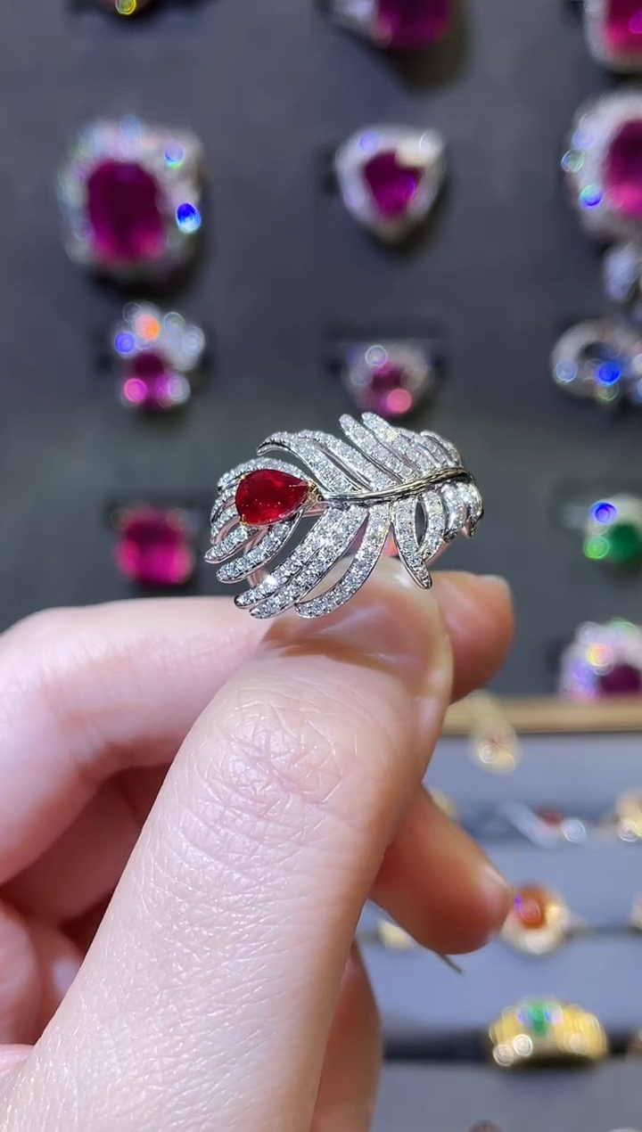 红宝石戒指18K金镶嵌0.65ct