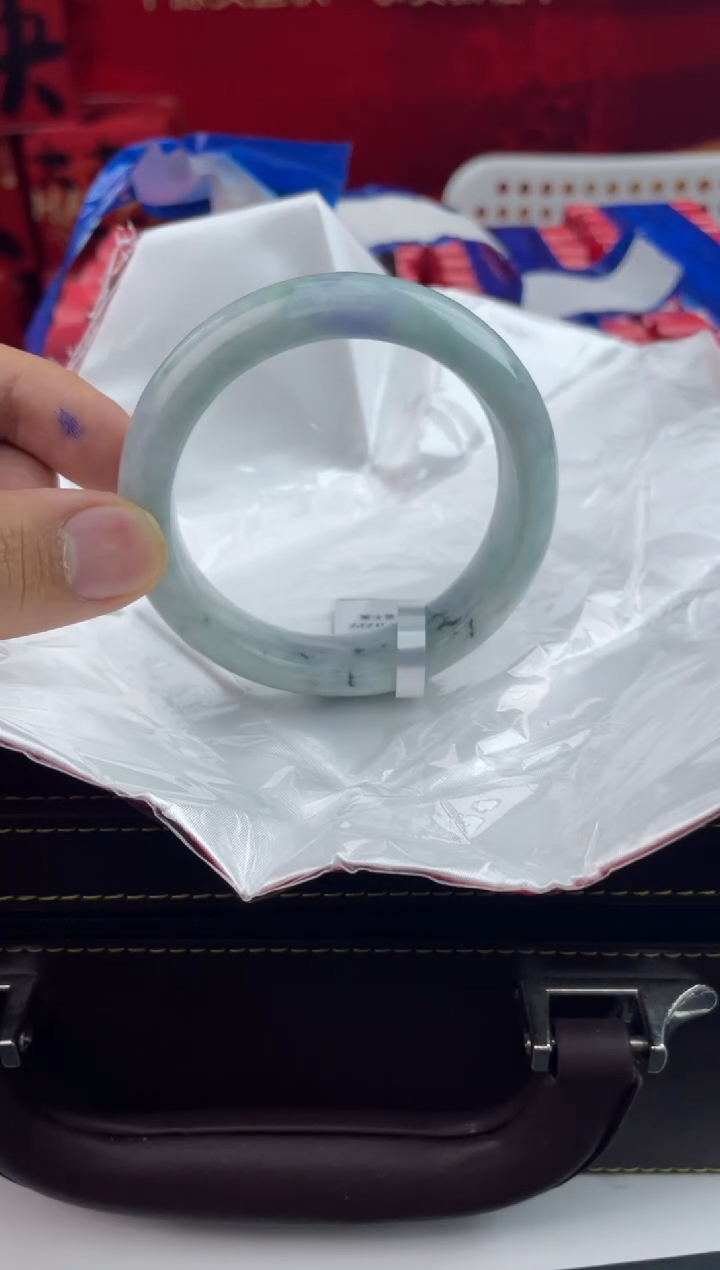 【闪购商品】翡翠手镯未镶嵌9翡翠手镯（微瑕）