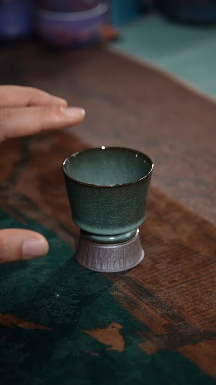 113-3高足品茗杯（铁胎跳刀）