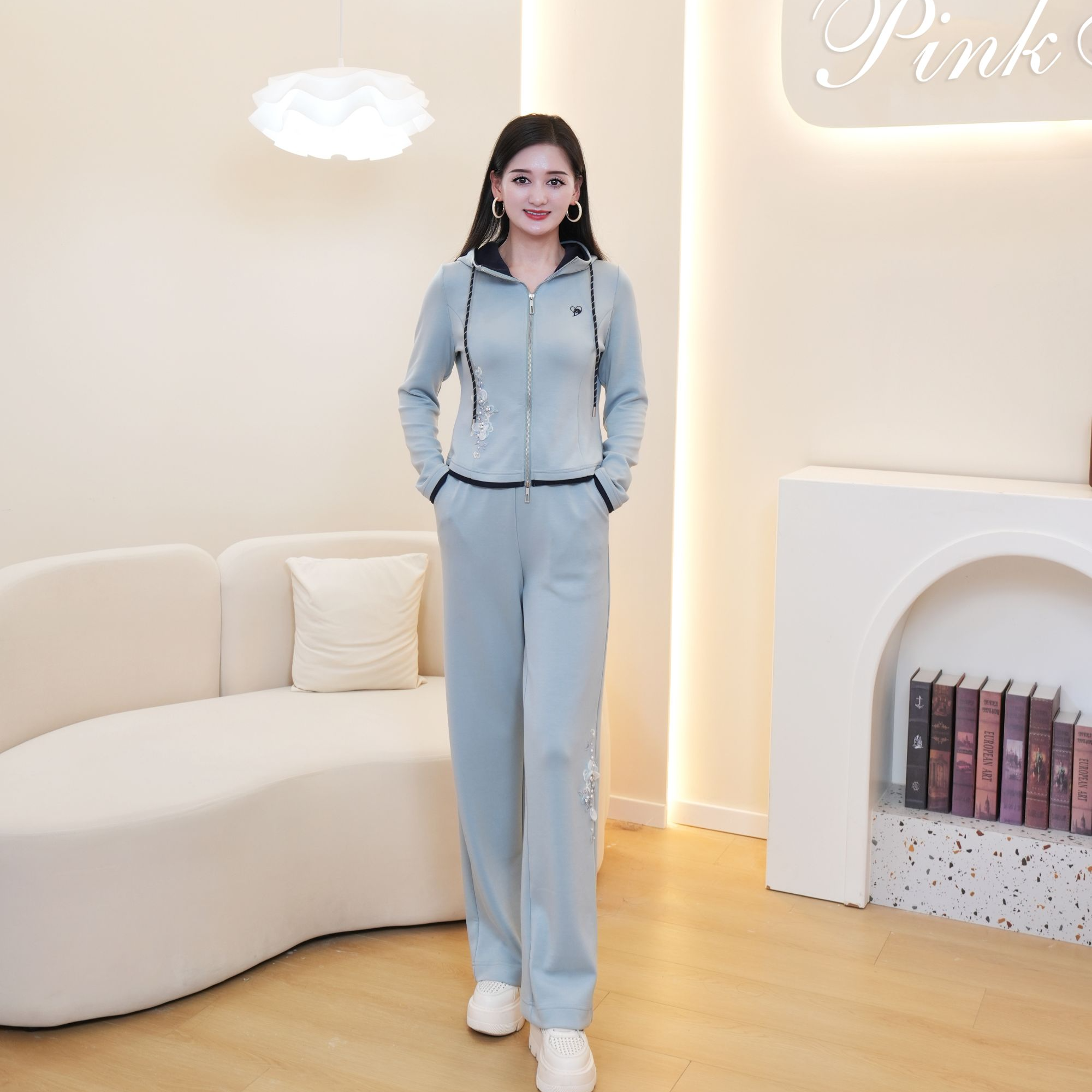 Pink Mary/粉红玛琍浅蓝连帽刺绣运动套装TMAOW9708