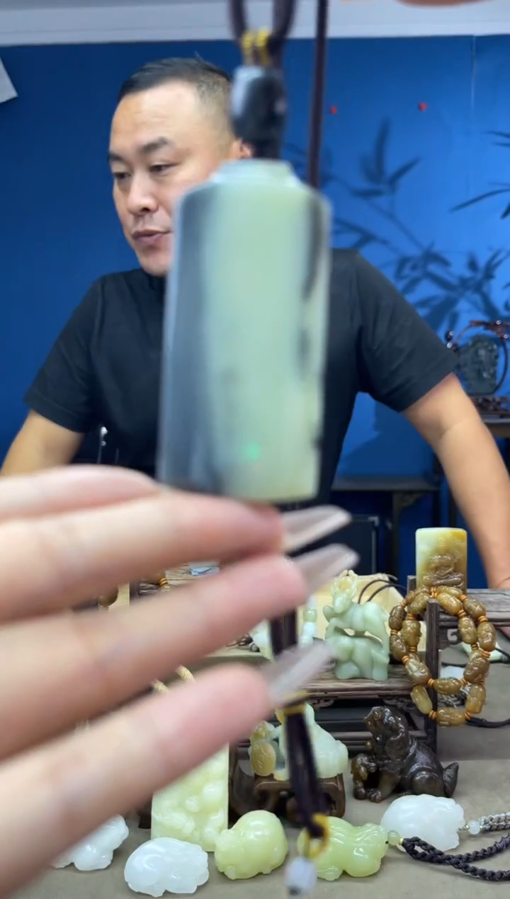 和田玉未镶嵌颈饰1