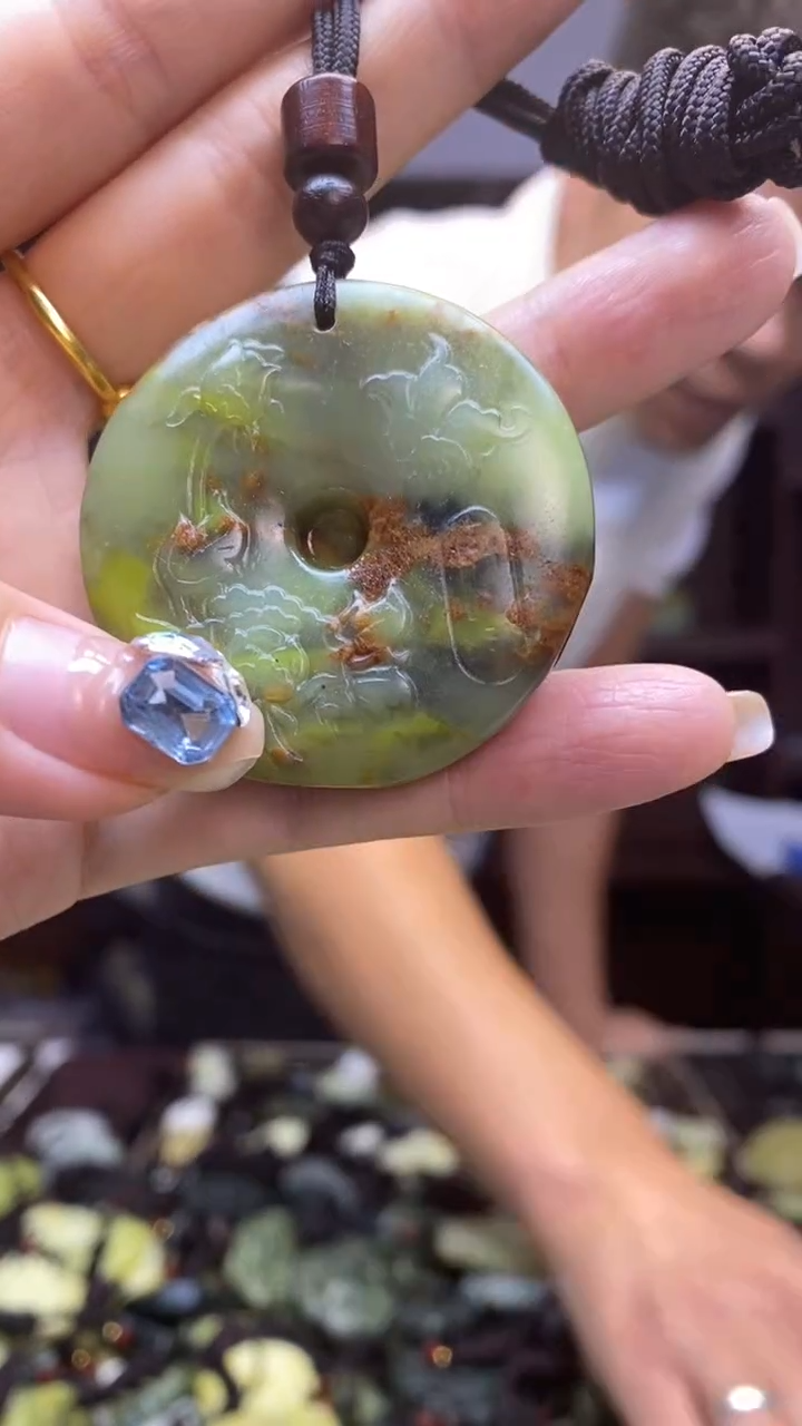 未镶嵌岫玉挂件  