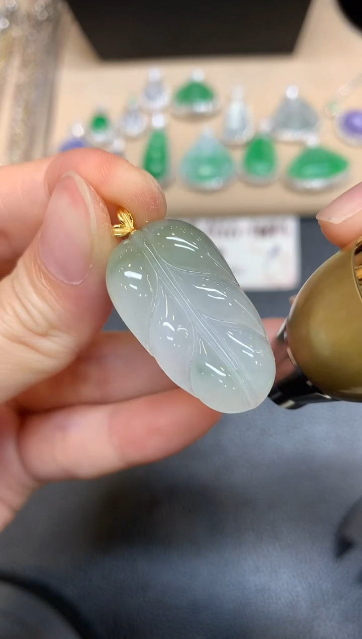 翡翠18K金镶嵌吊坠(不含链)树叶【无服务费