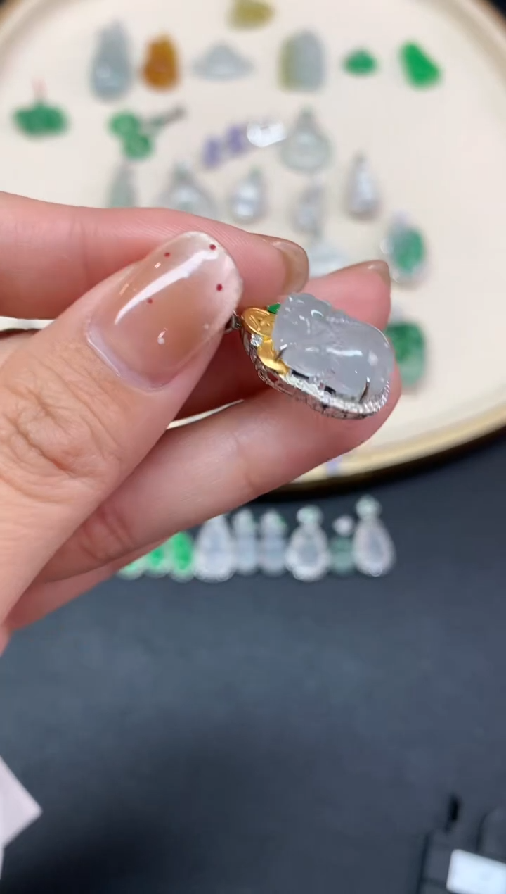 【闪购商品】翡翠吊坠(不含链)18K金镶嵌吊坠A401|3980