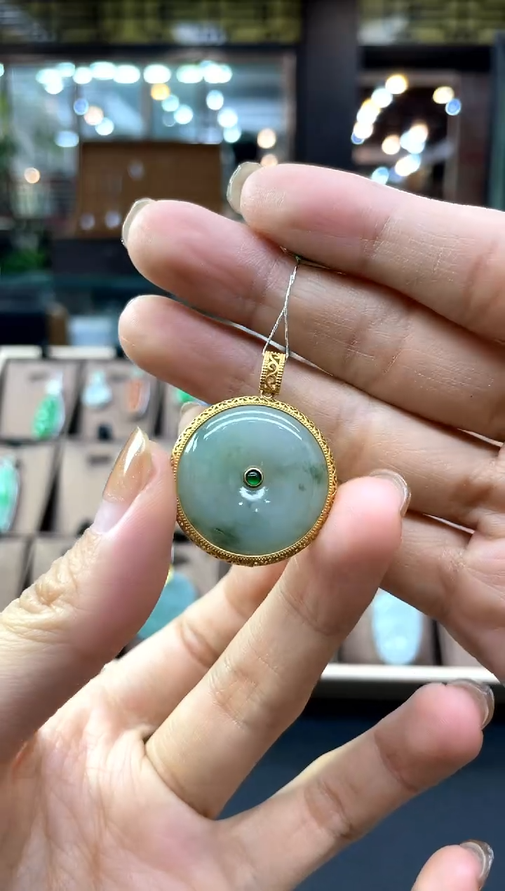 【闪购商品】翡翠颈饰18K金镶嵌平安扣