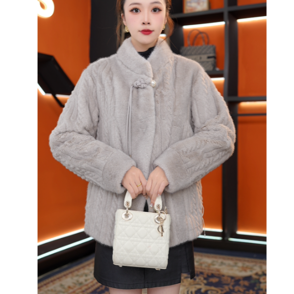 重磅推出：2025新款气质女装时尚加厚外套