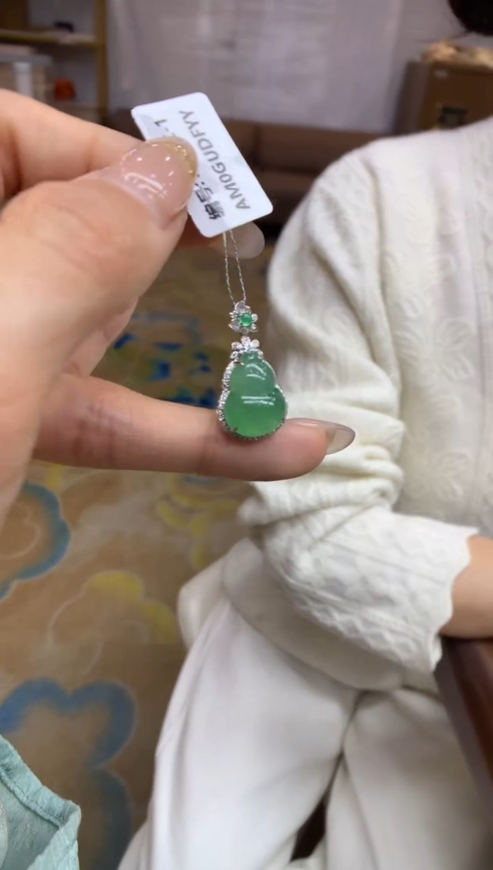 【闪购商品】翡翠颈饰18K金镶嵌葫芦