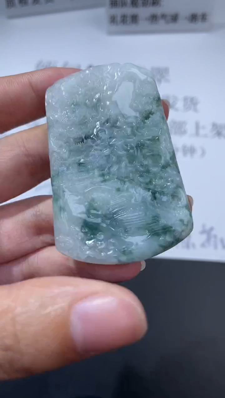 未镶嵌挂件翡翠373599     多人 