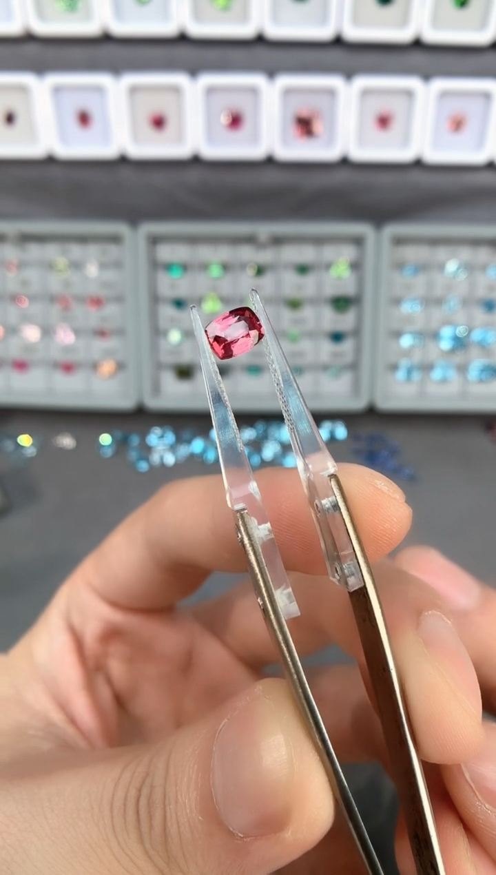 【闪购商品】定制蓝宝石裸石未镶嵌1.1ct