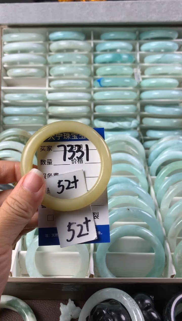 【闪购商品】蛇纹石玉手镯未镶嵌7331