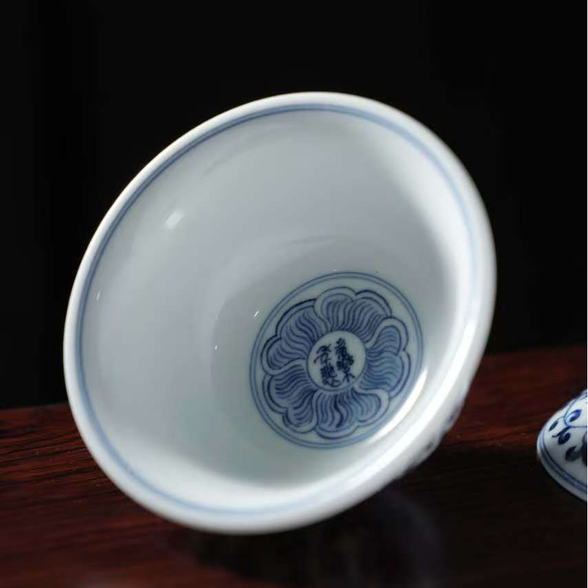 景德镇陶瓷常年展缠枝莲压手杯