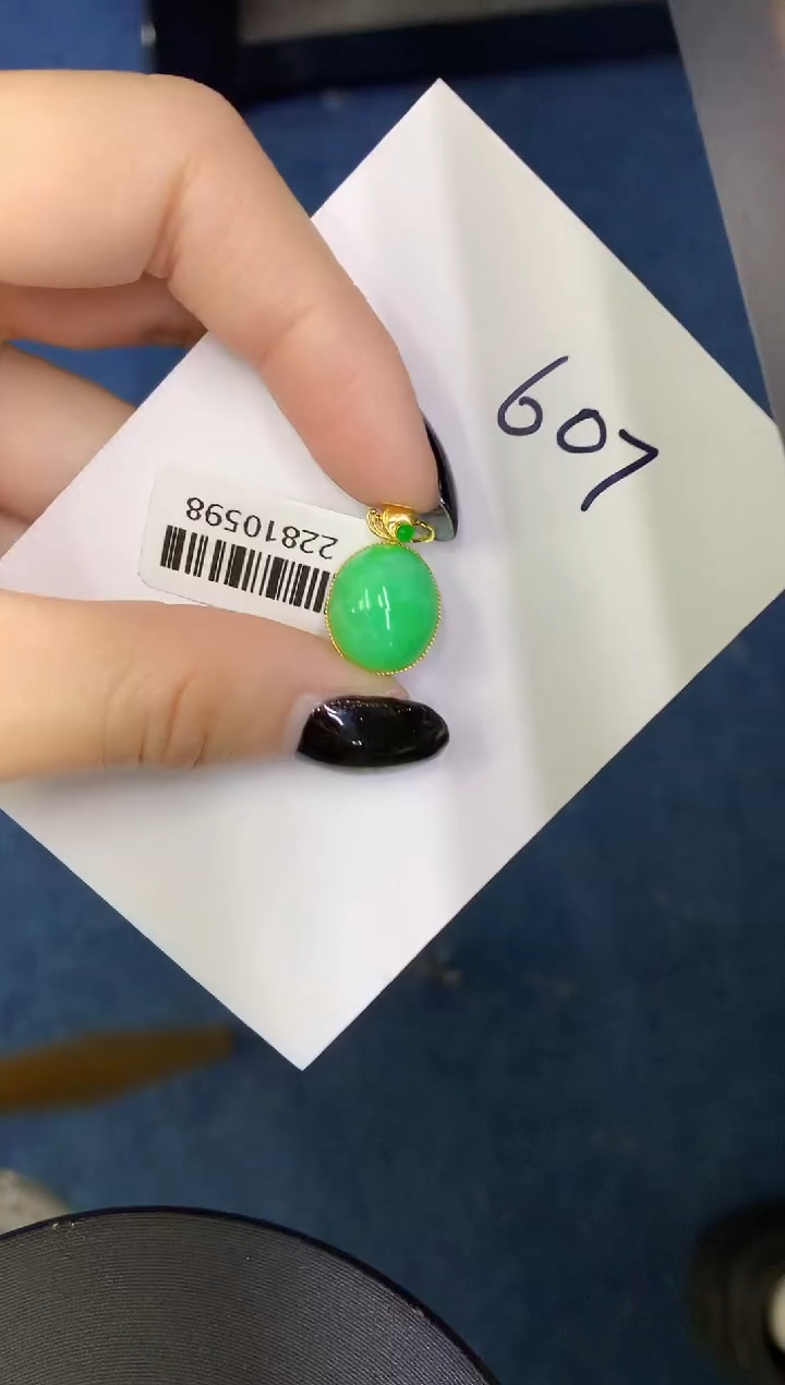 【闪购商品】翡翠颈饰18K金镶嵌0000000000