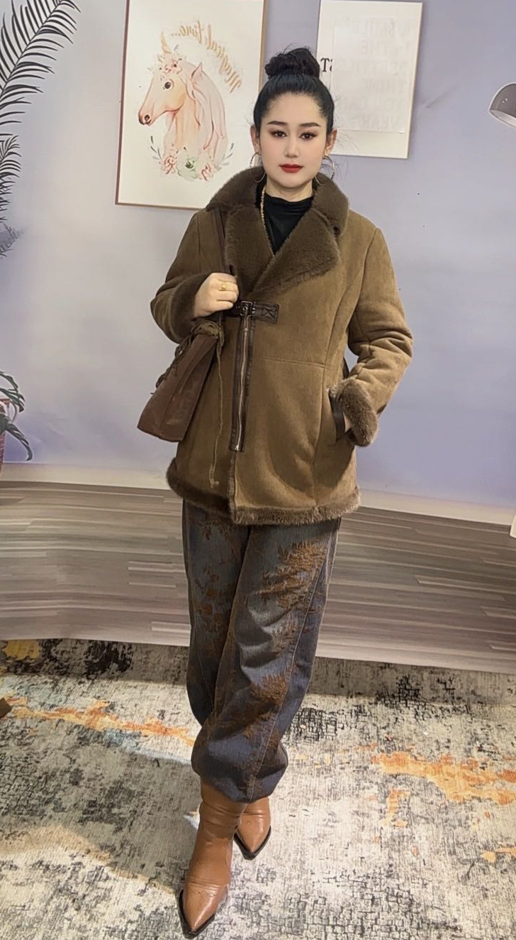 加绒保暖厚款女外套宽松冬季翻领长袖短外套