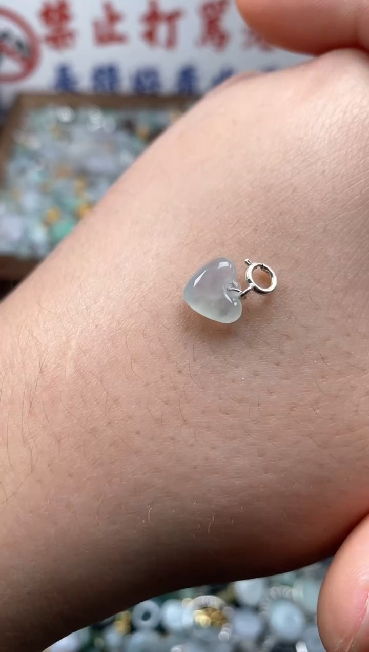 【闪购商品】翡翠颈饰未镶嵌新年快乐！