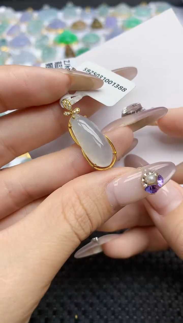 翡翠挂件18K金镶嵌227    天然翡翠A货