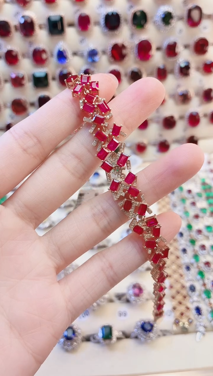 18K金镶嵌手链红宝石1