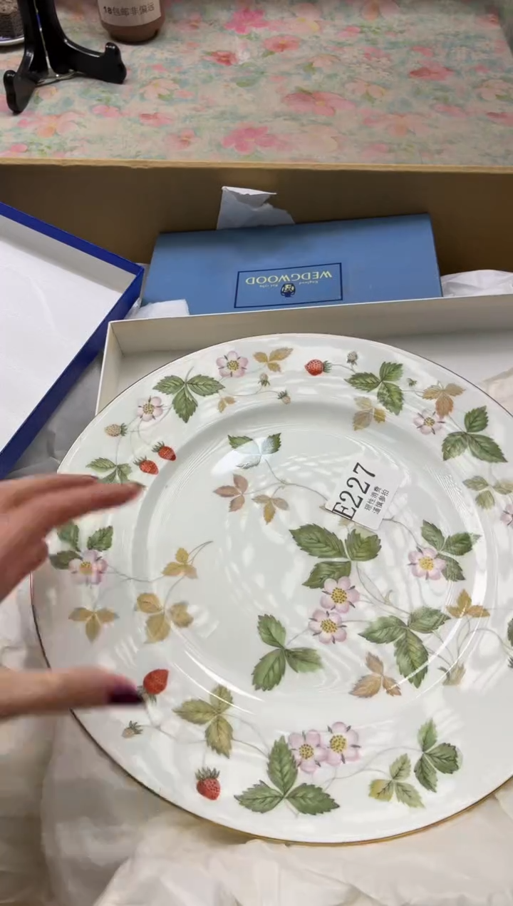 瓷片私****荣       E227*