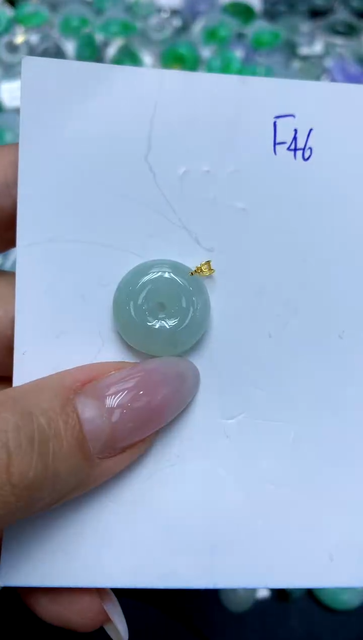 翡翠18K金镶嵌颈饰11111111111111