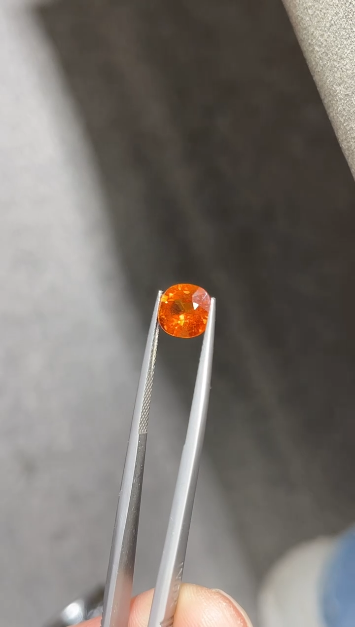 未镶嵌裸石石榴石（芬达石）2.6ct