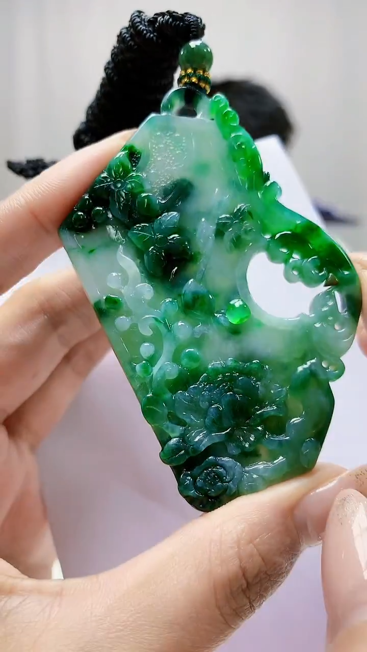 未镶嵌定制翡翠5028MM-毛货挂件135