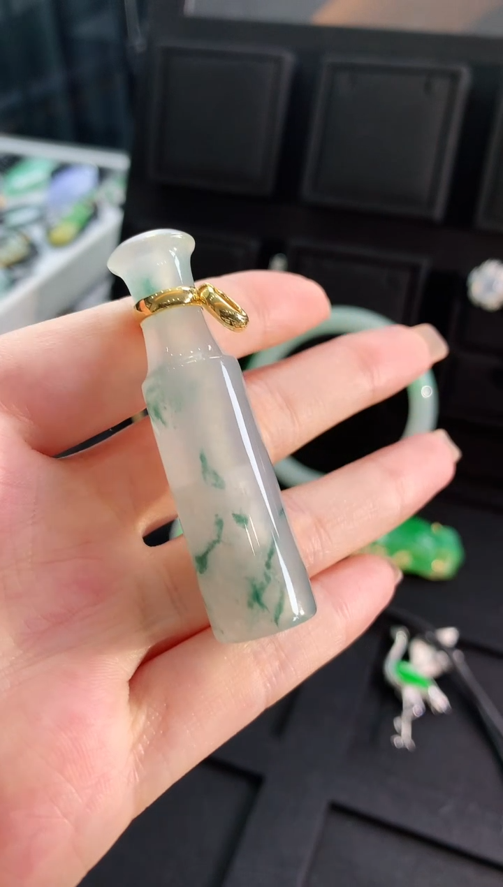 【闪购商品】翡翠吊坠(不含链)18K金镶嵌吊坠