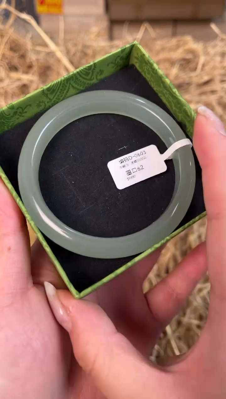 未镶嵌手镯石英质玉D-0603