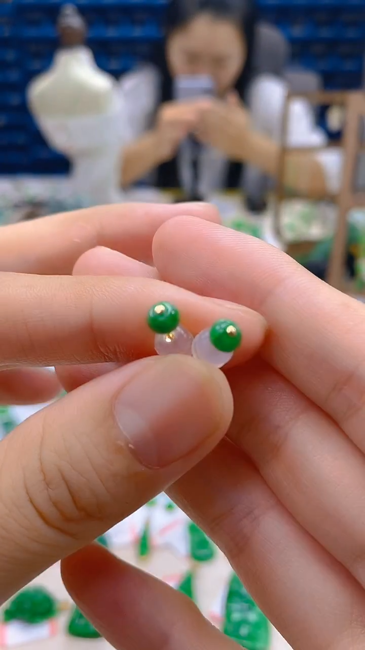 颈饰18K金镶嵌翡翠新号开播 全场乱卖