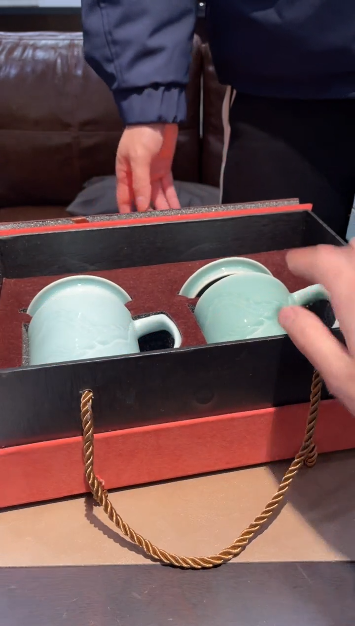 60窑承青瓷龙纹办公对杯